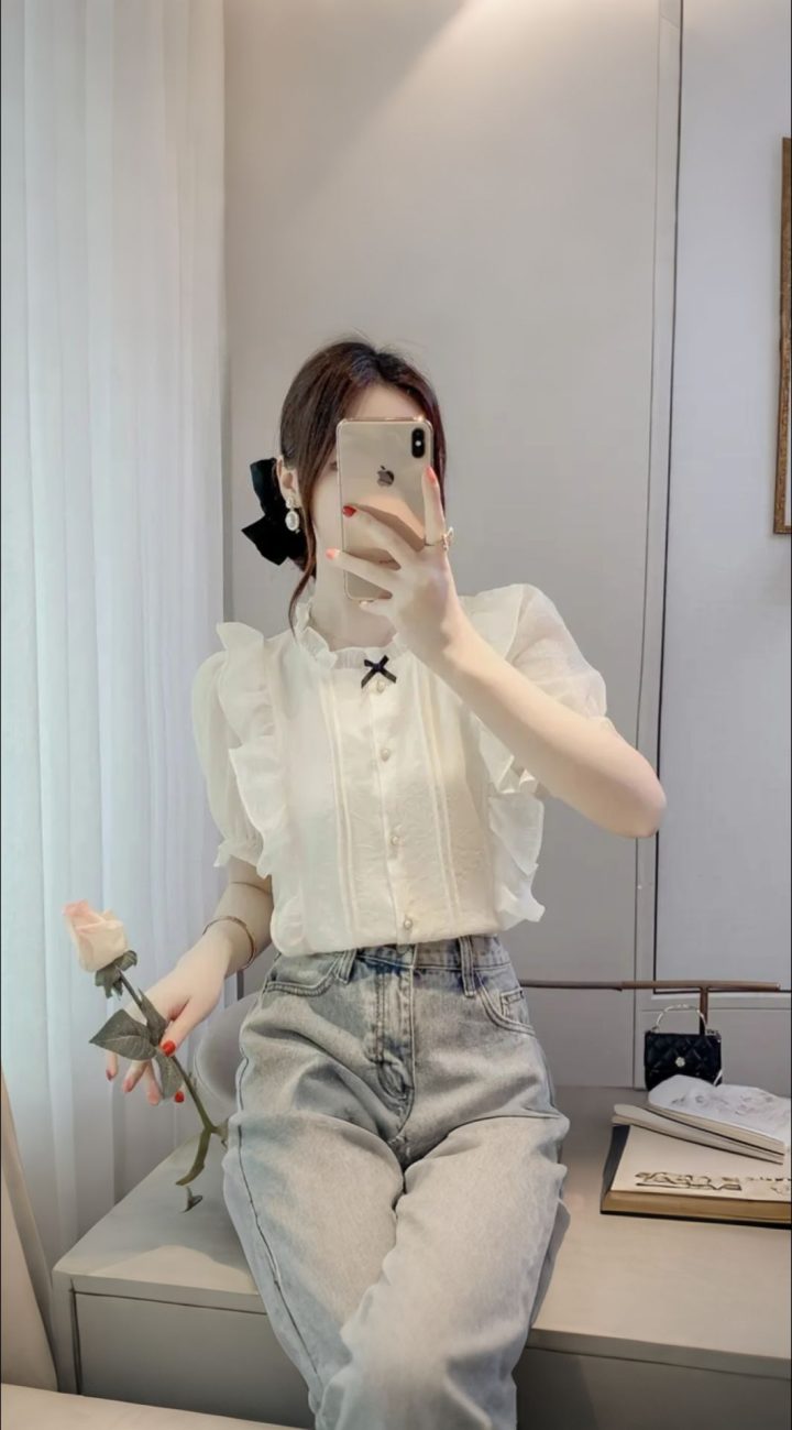 女装秋季室内上衣展示