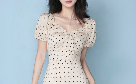 女装服装搭配生成