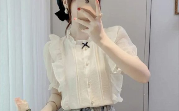 女装秋季室内上衣展示